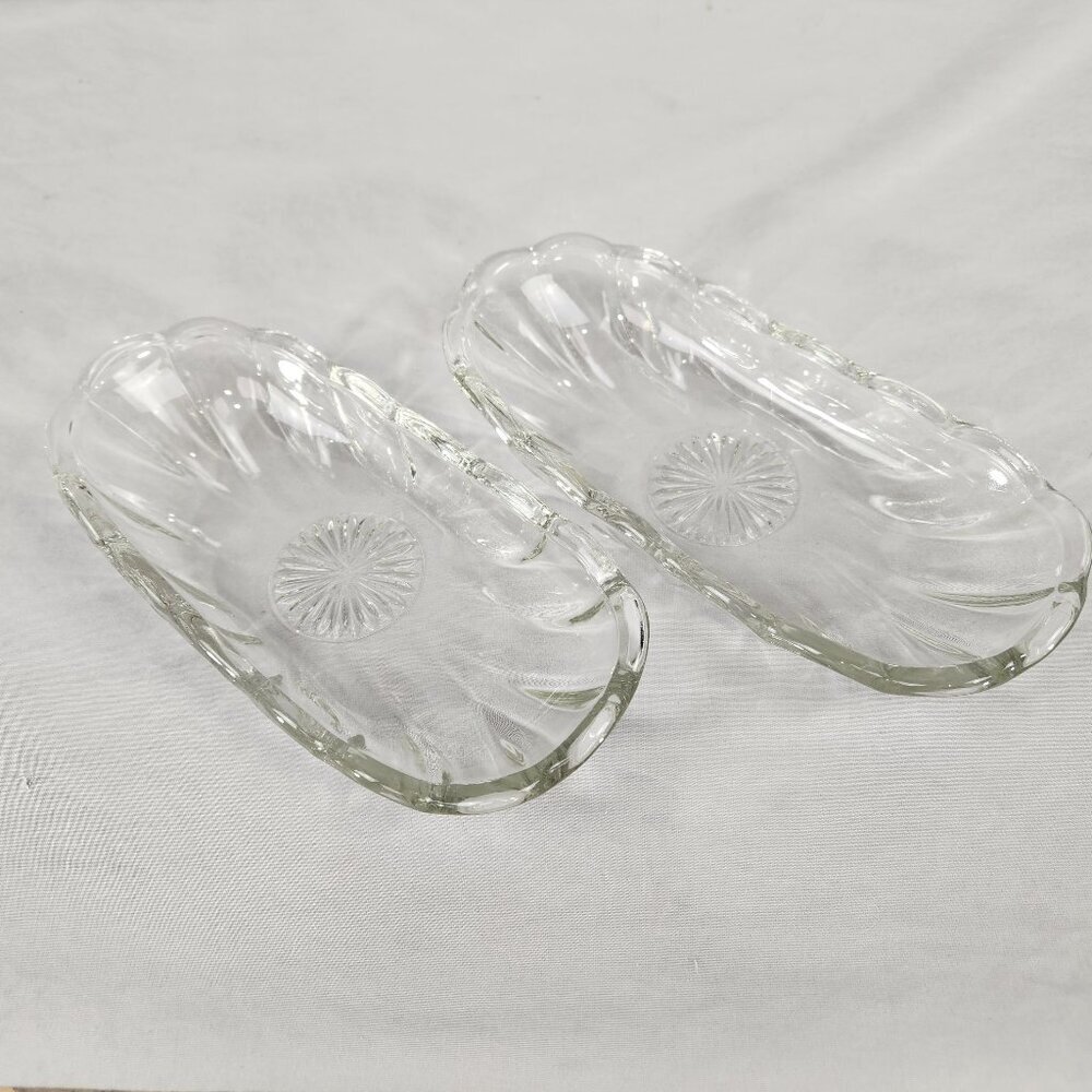 Vtg Set of 2 Anchor Hocking 8 1/2" Banana Split Pickle Dishes Scalloped Edges